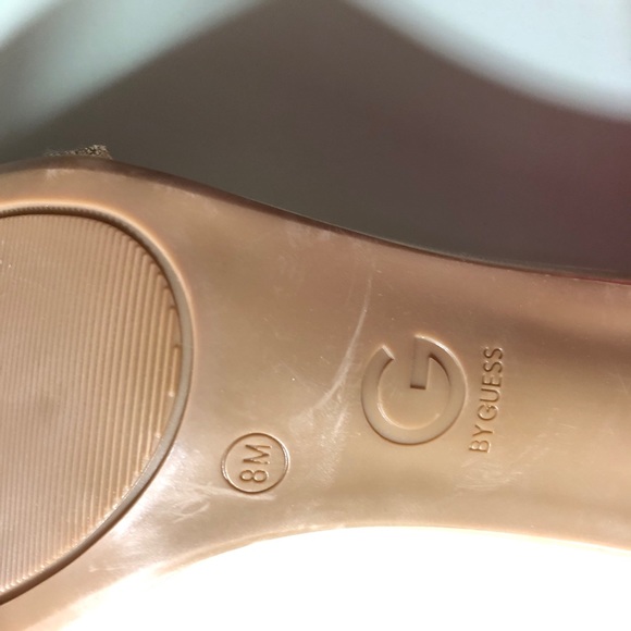 Size 8 Gold Guess Heel - Picture 5 of 5